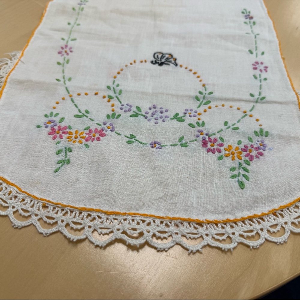 Vintage Linen Embroidered Floral Table Runner or dresser Scarf with Lace Trim - Picture 5 of 13
